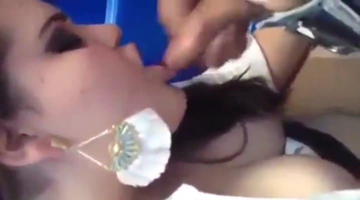 Gordinha Mamando no Carnaval