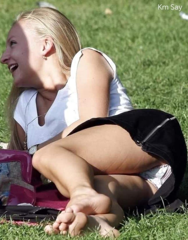 Hermosa descuido o exhibición al público su tanga?2