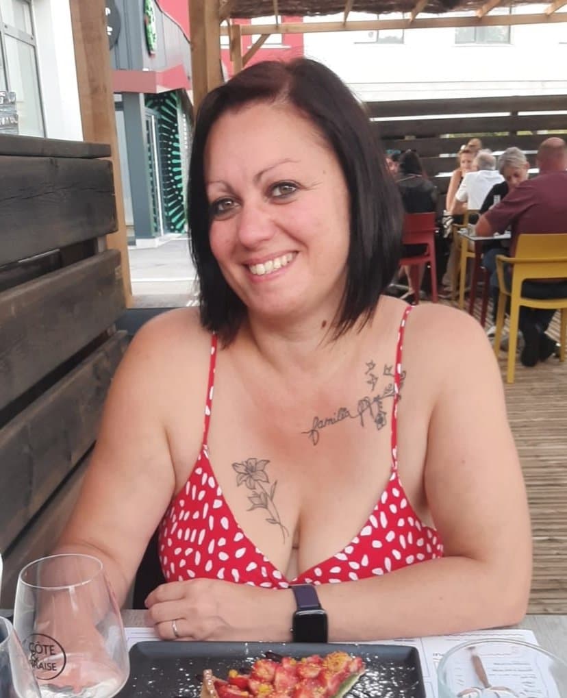 Cleavage braless slut