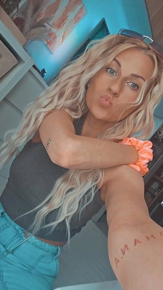 Hot girl wants to be a influencer, better spread legs getting fucked / Deutsche Schlampe risk