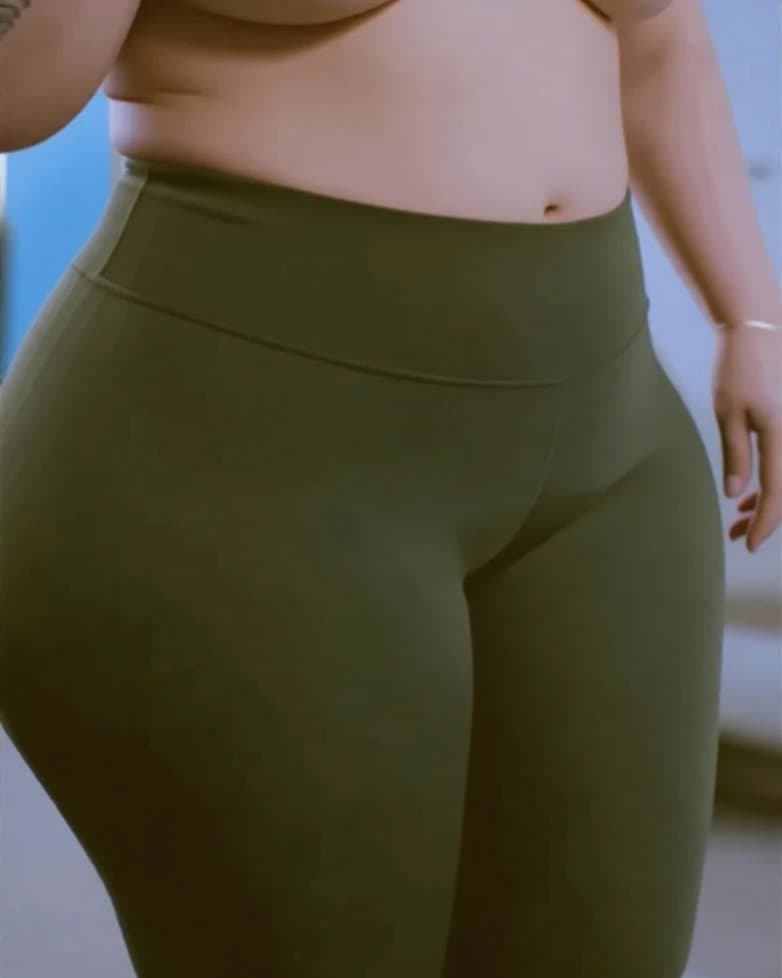 Sesion de fotos de una mujer con un culo perfecto,tetas hermosas y una cara de puta