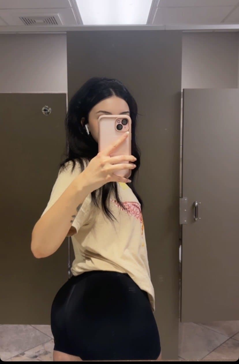 Snowbunny bitch Cat only lets black clap those big buttcheeks