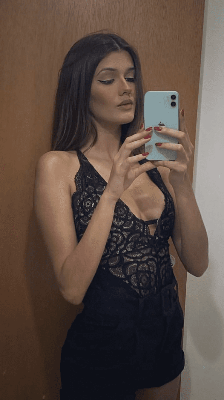 Novinha levou gozada no cuzinho gostoso putinha da academia Tassila todos vídeos delas nosso grupo