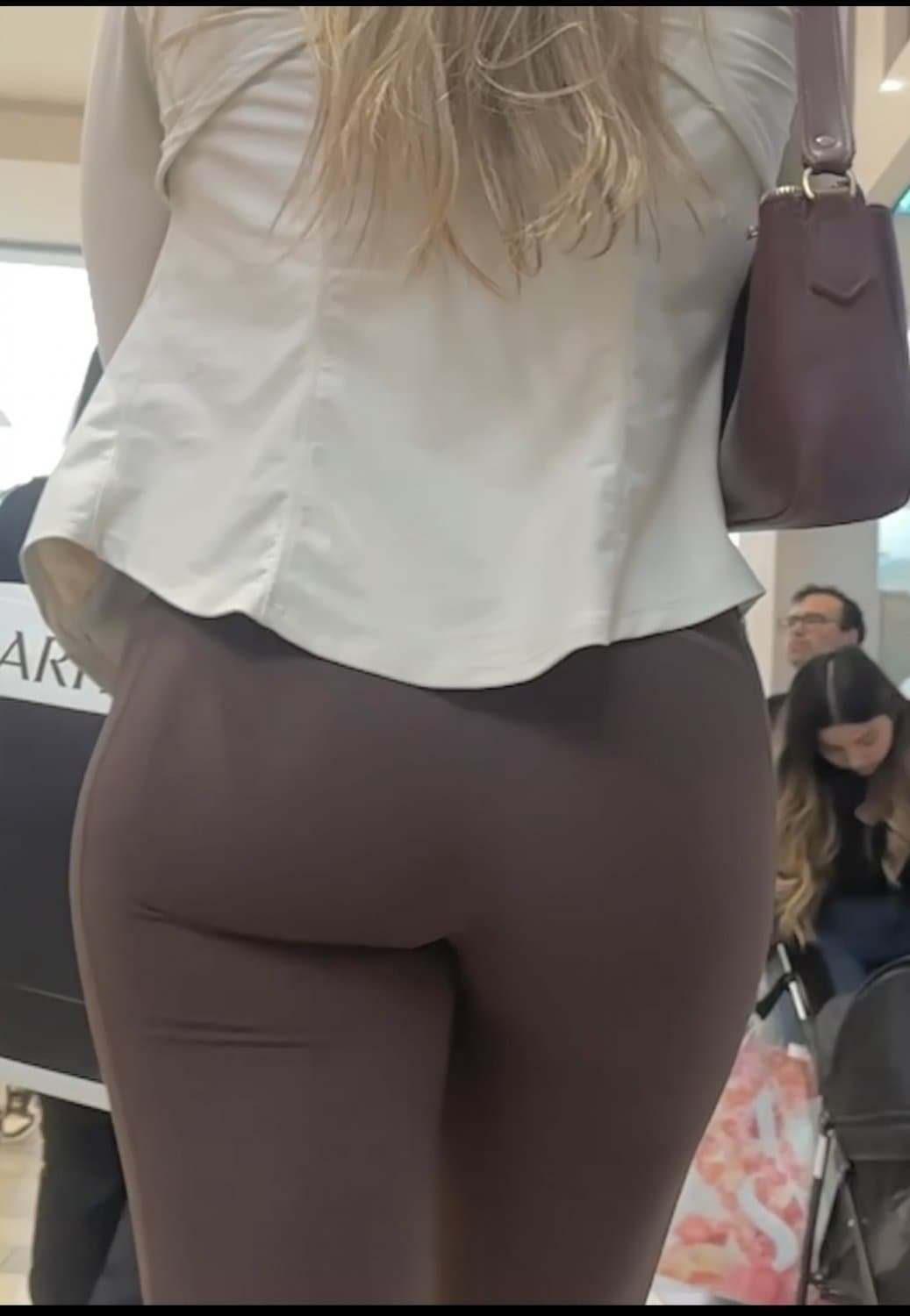 Candid booty in brown leggings
