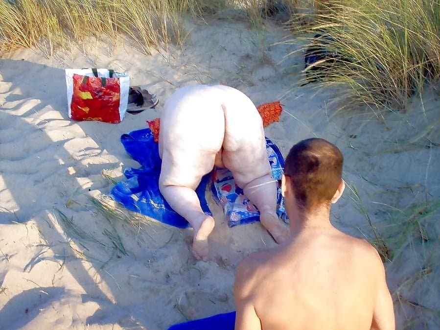 BBW- Grosse cochonne sur la plage
