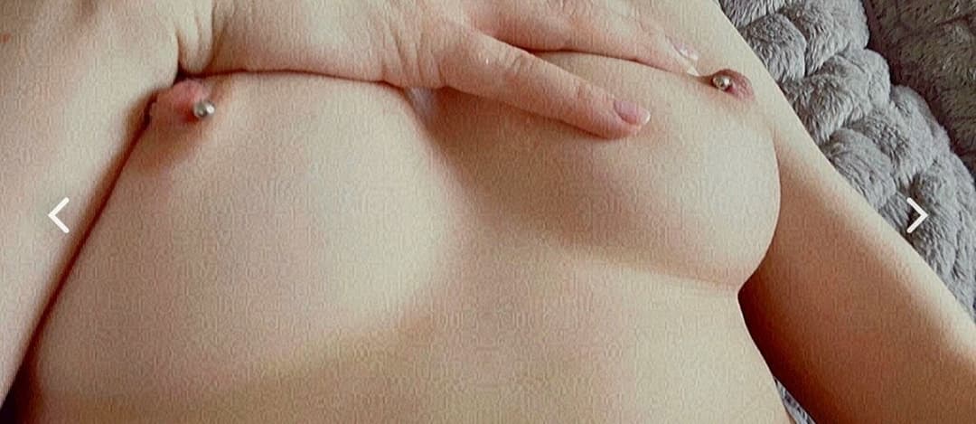 Hot Snowbunny Cheating Emo Teen Shows Hot Petite Body on Snapchat