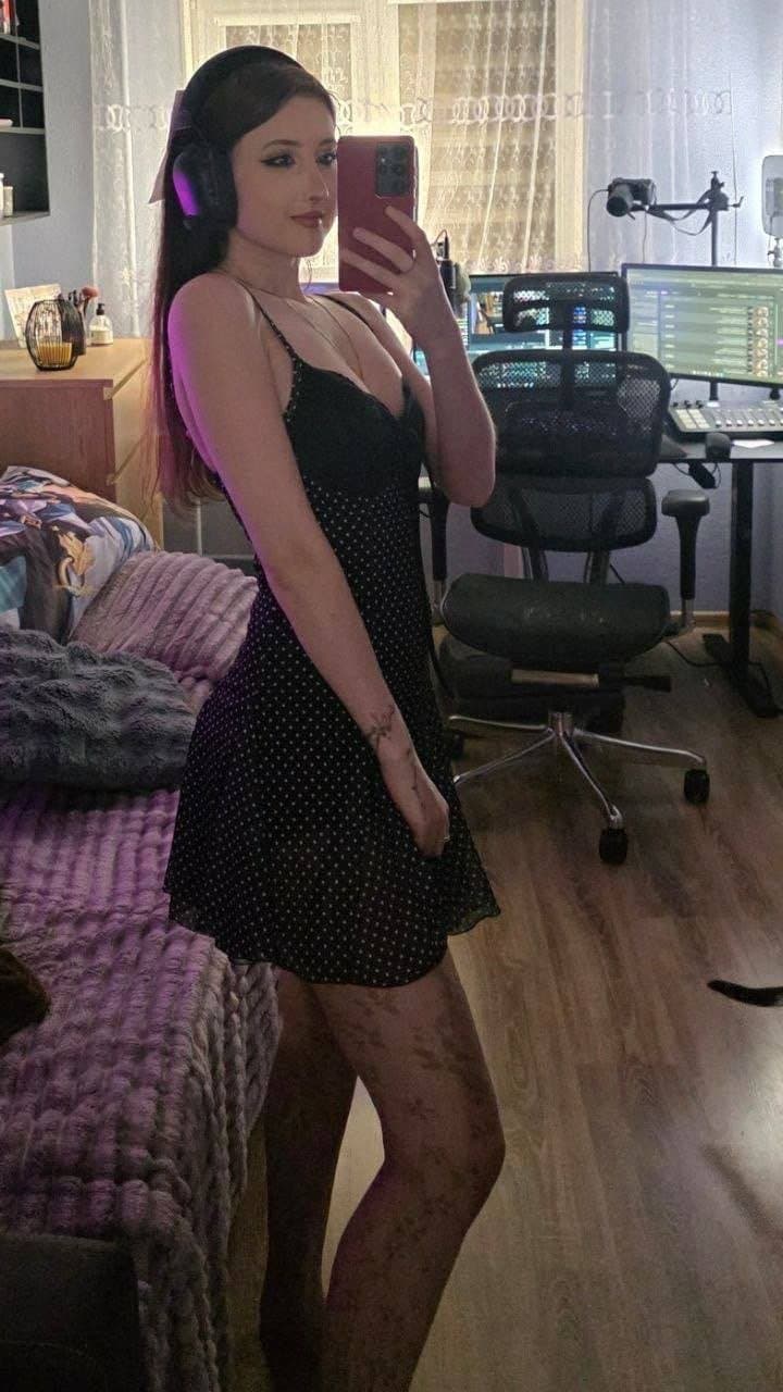 Hot slut love show her looks. Sexy feet