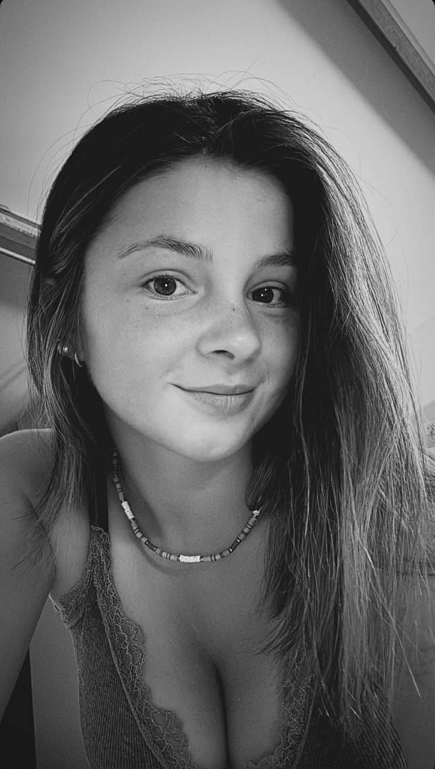 Cum shoot moi avec ta grosse queue de bbc