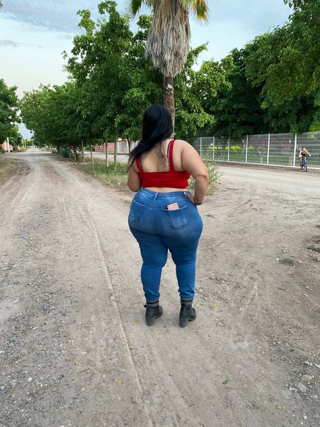 PEAR SHAPE THICK CURVY LATINA SSBBW BIG BOOTY ASS