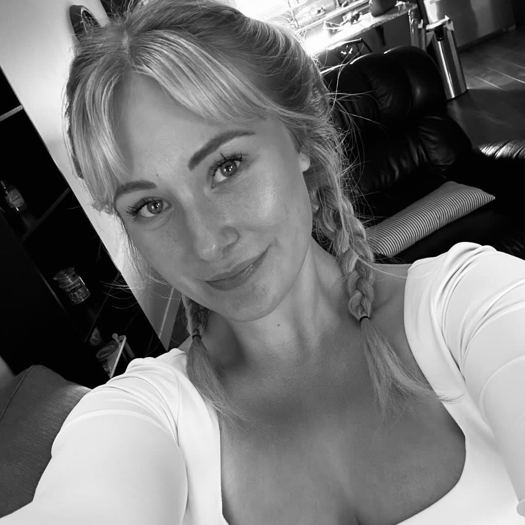 Edmonton - Mercedes, mini-thick, with heavy chest, and nice bubble butt.