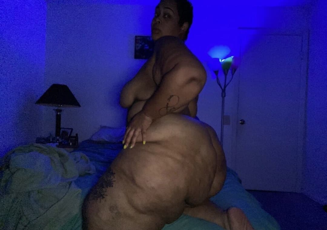 Deep ass crack goon Bbw