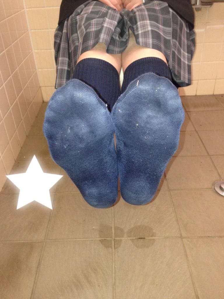 Click to view full size Chinese feet / socks / shoes.