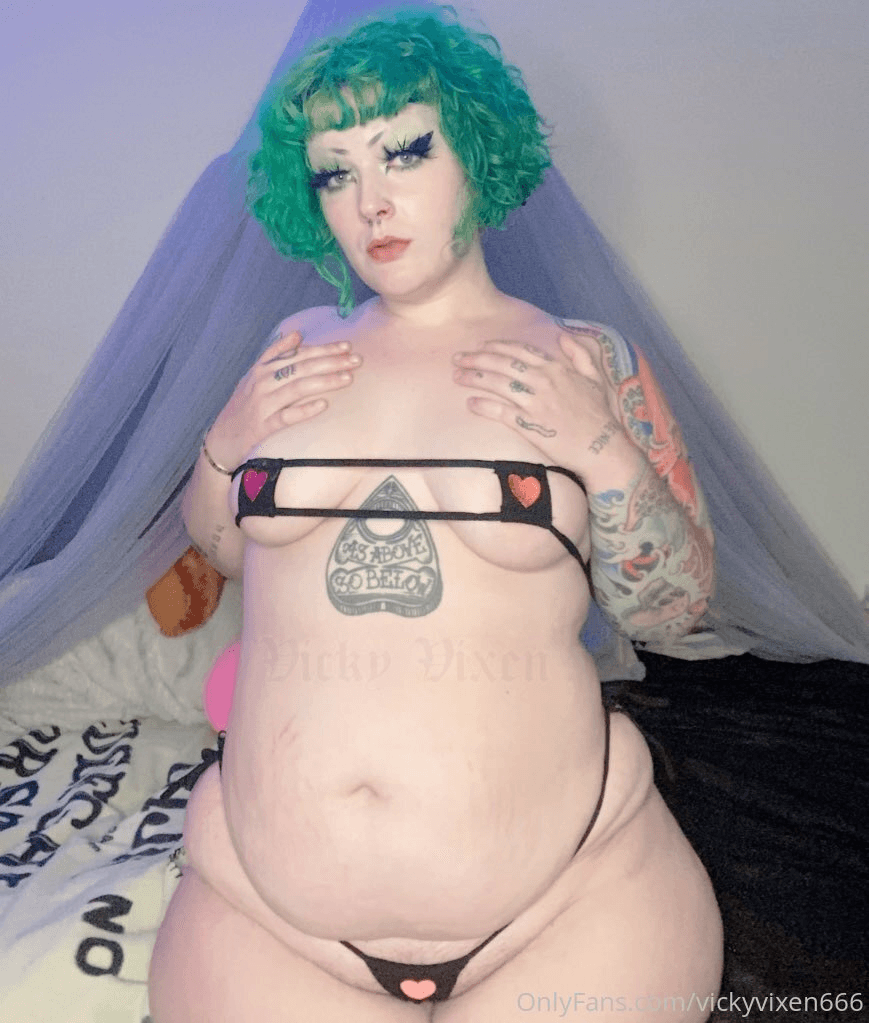 I luv GoTHICK BiG bo0Ty h03s.. Vicky !!!