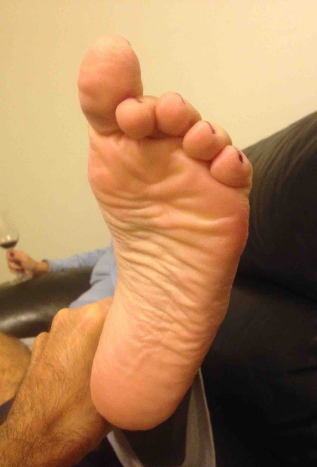 Sucking my toes... chupando meu pezinho