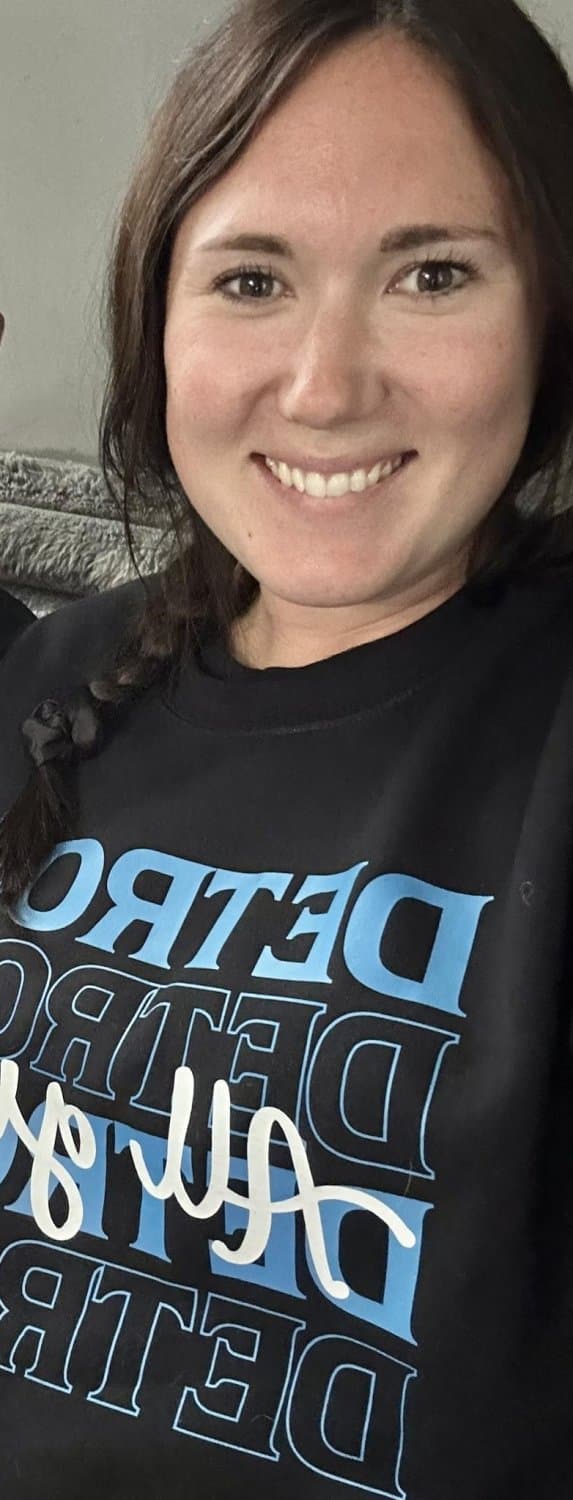 Big tit wife loves to play and show off