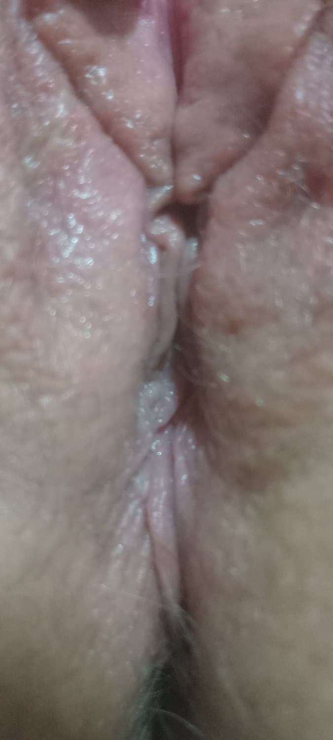 Some closeup pics of wifes delicious pussy.