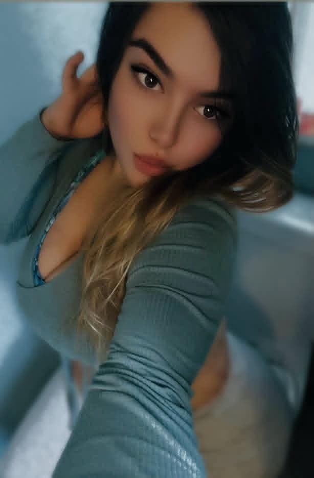 Alyssa Romero big titties and thick ass ! I cum to her everyday