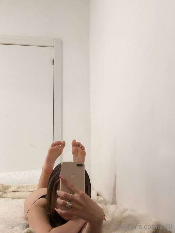 Lolli and her sexy soles and arches ???????