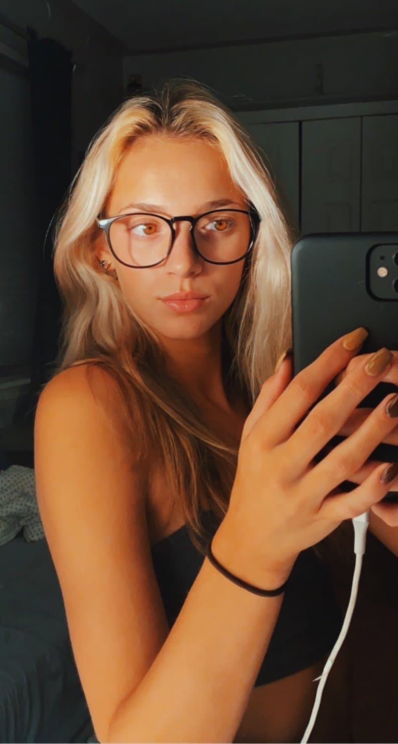 Blondie could get a filling