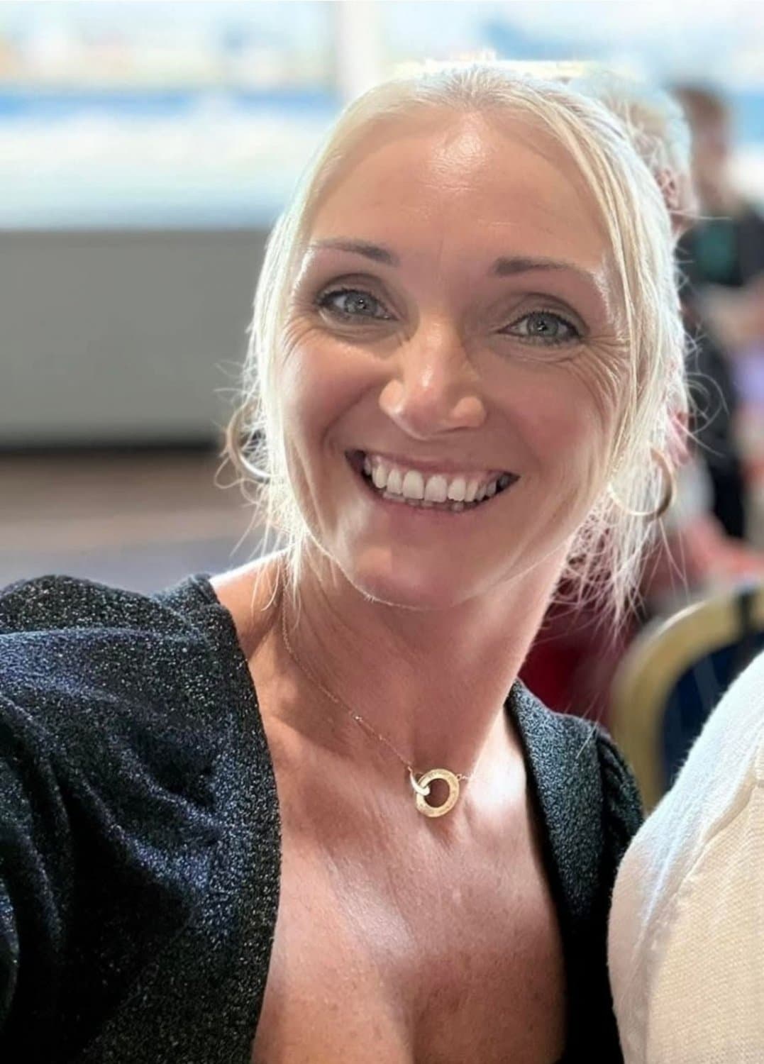 Slut milf Kelly, attention seeking slut