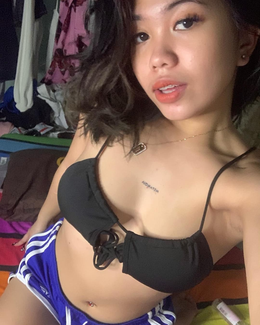 Pinay slut likes to show off her body on social media