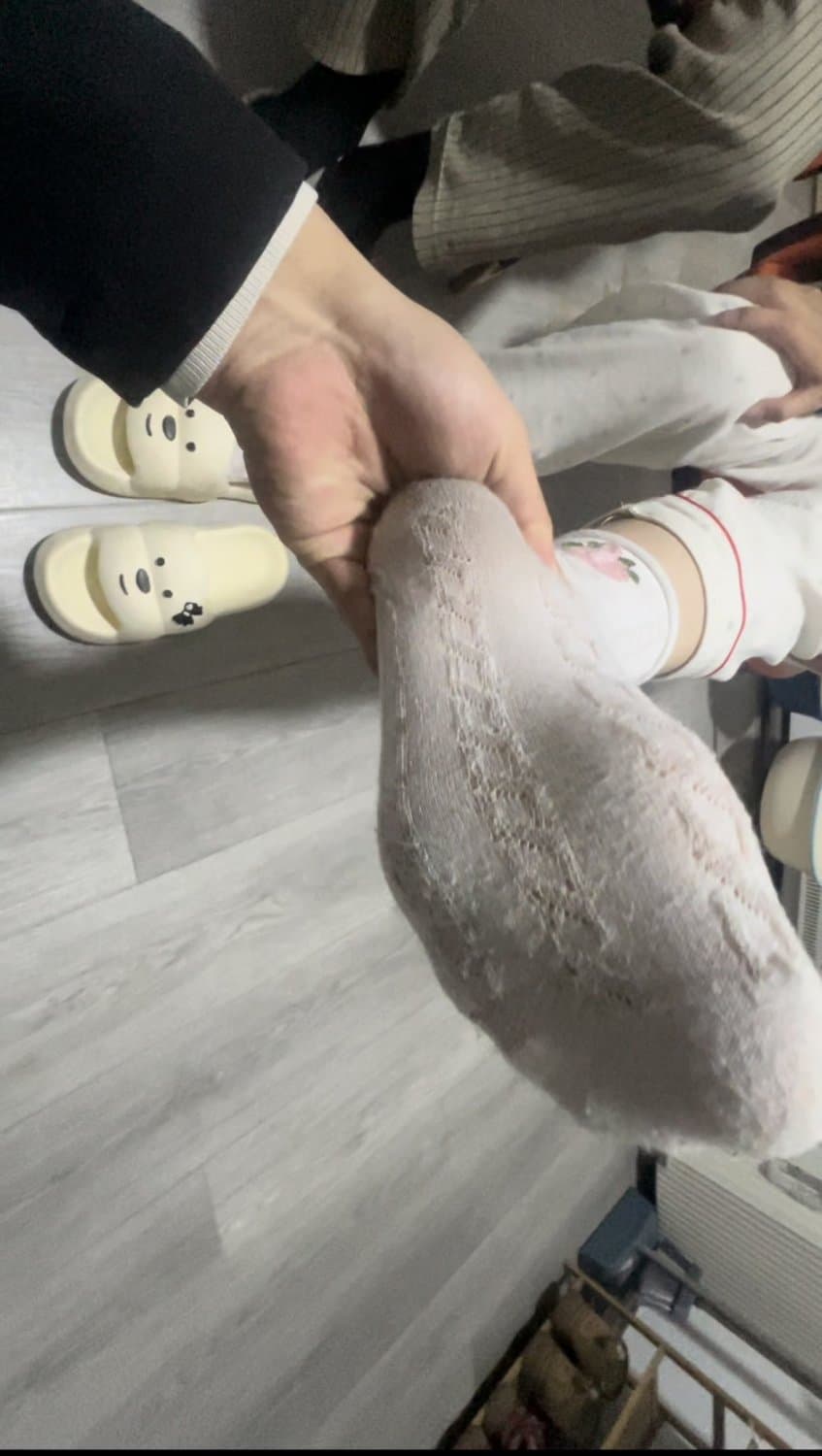 Asian feet / shoes & socks