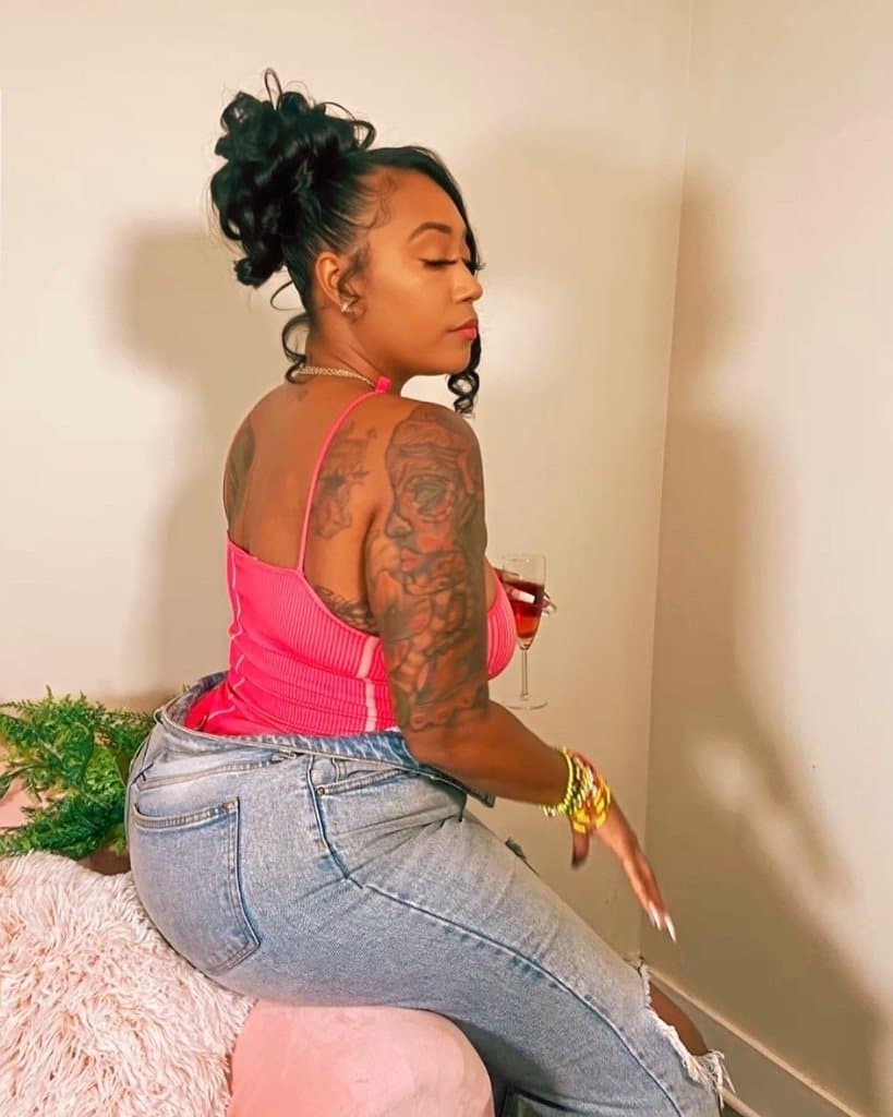 Loud sexy moans from Big booty ebony mature milf mom I I love older milf.