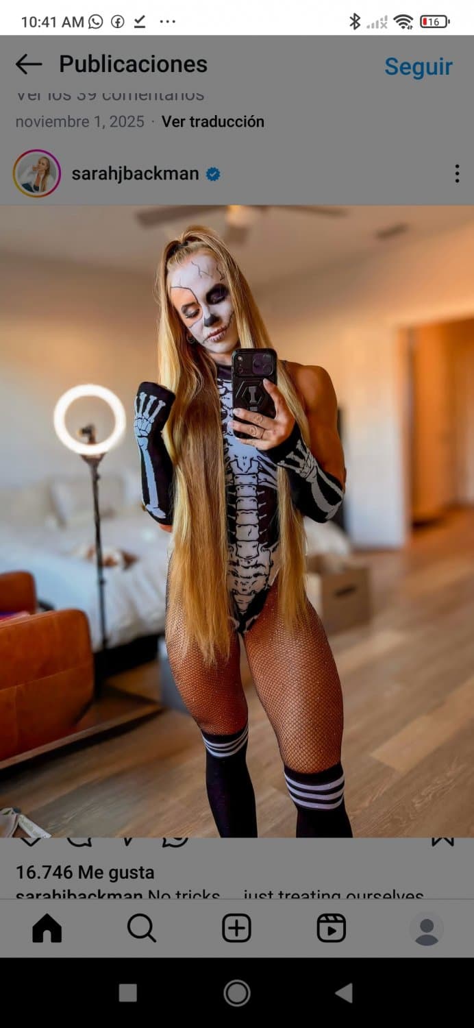 Sexi Blonde muscle girl destroy machos armwestling