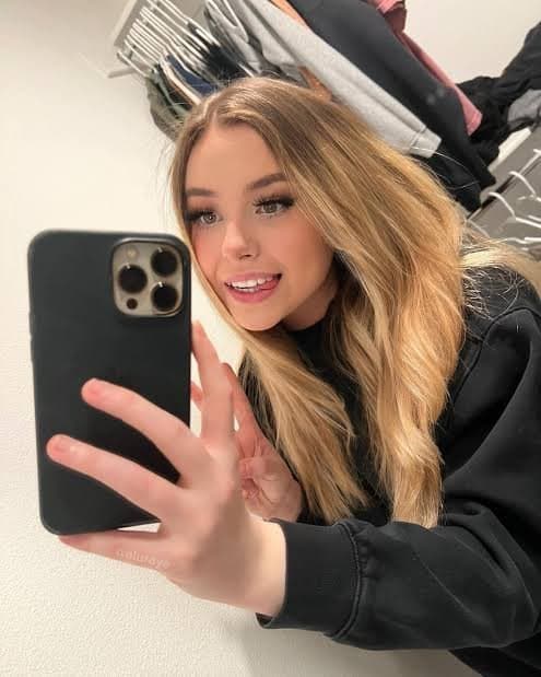 217ALR - college babe gorgeous pussy Leaks