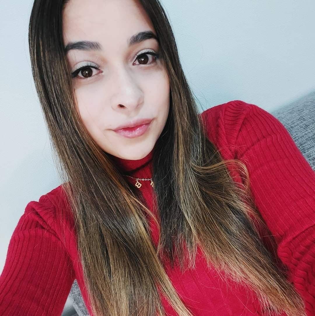 La perra de Marises merece una cogida de garganta hasta venirse dentro por puta???