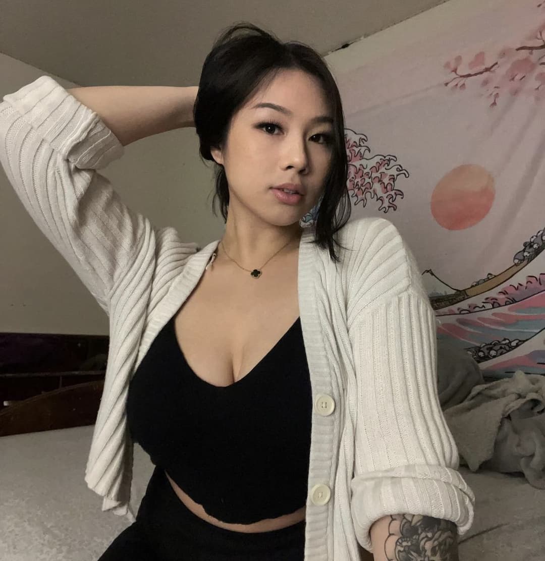 Susan, 22 | Big tits Asian whore wants your cum!