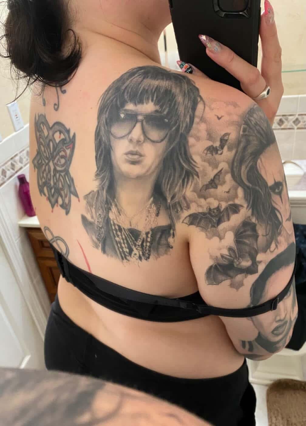Unemployed married Goth Skank. Wonder how much her thick ass would be worth on the black market?