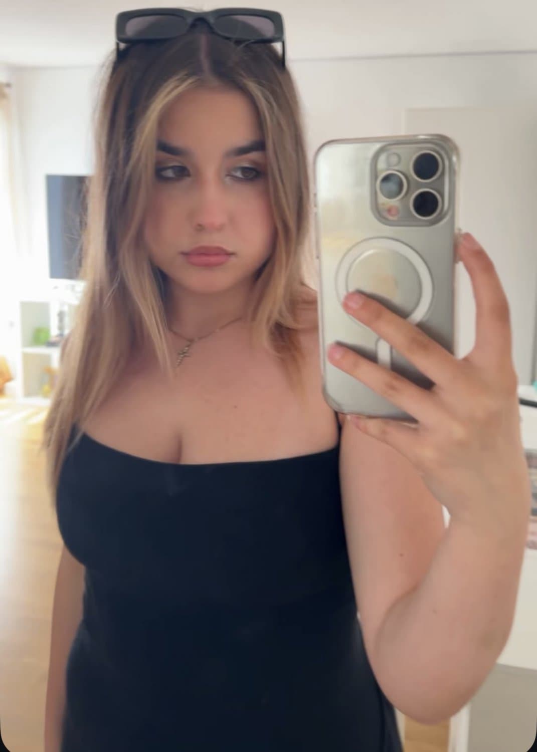 Trib her pls, dm me with pics & vids (only use these pics)