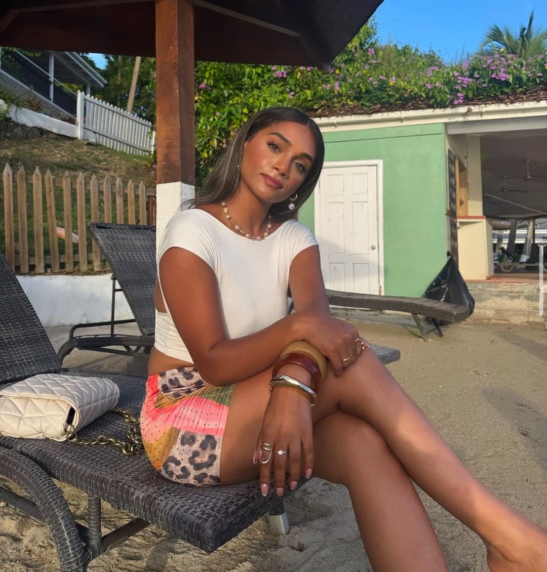 Click to view full size Tamil girl begging for it tits Indian