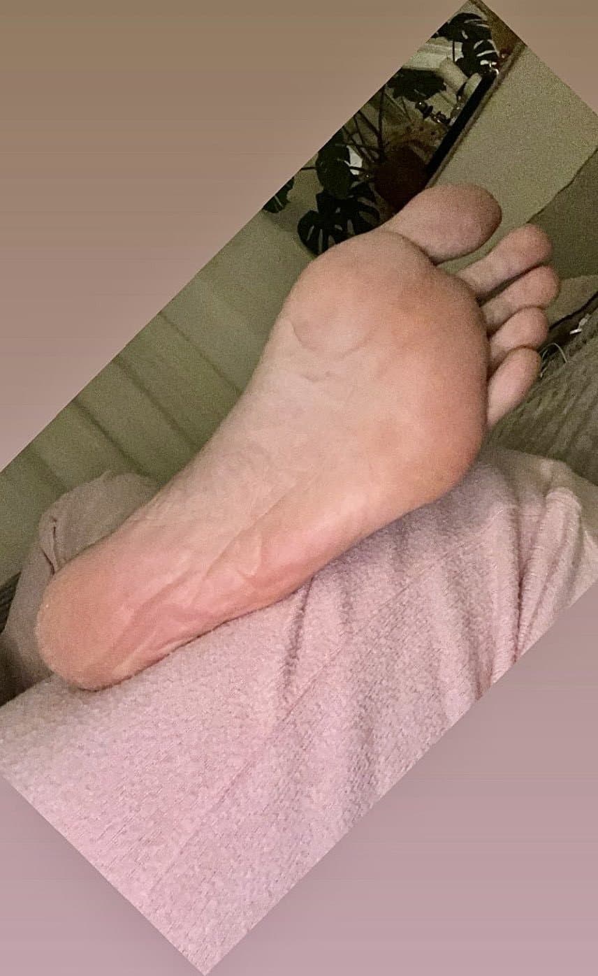 Hot Arches of Turkish Flight Attendant