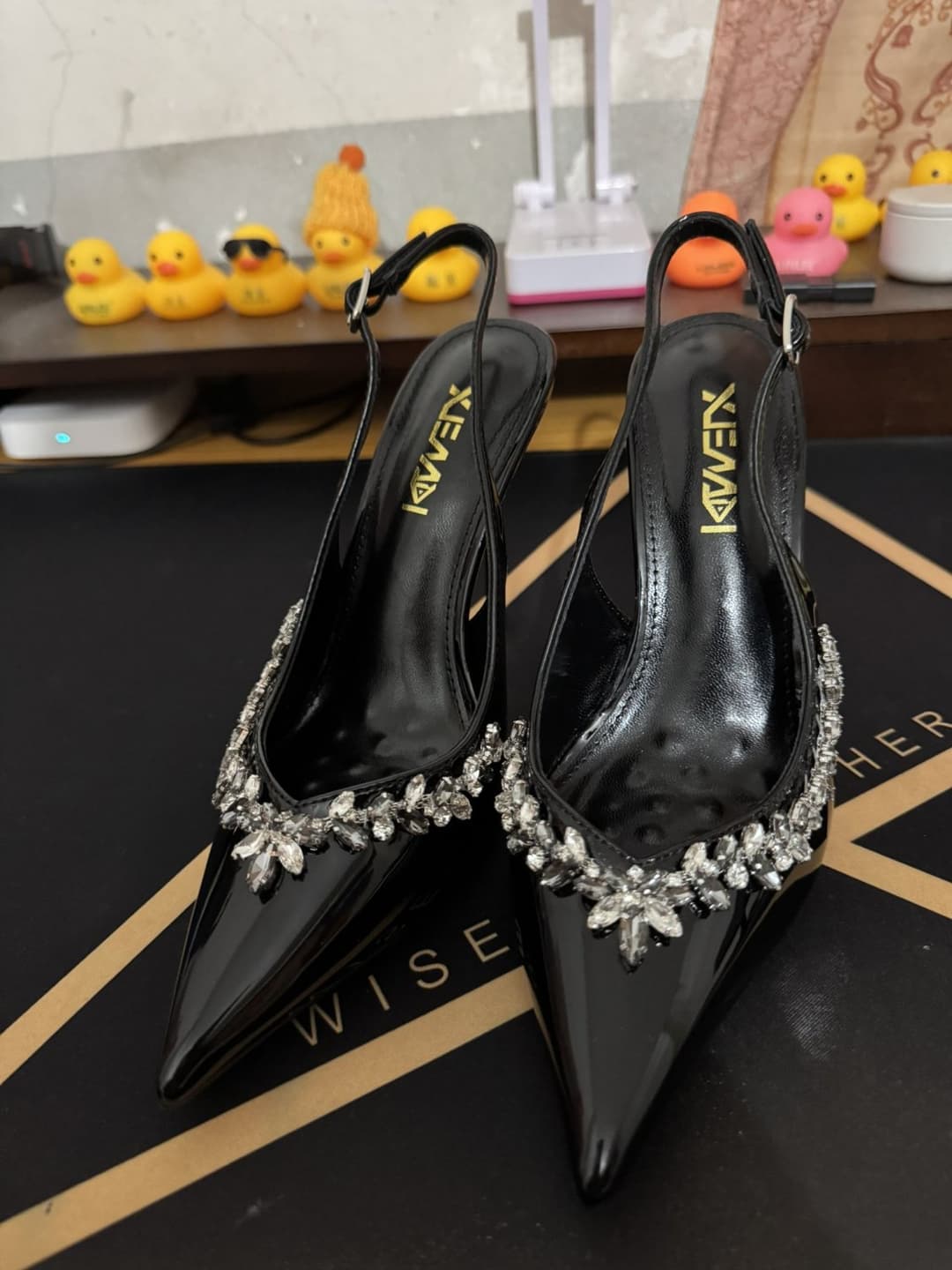 Asian feet / shoes & cum