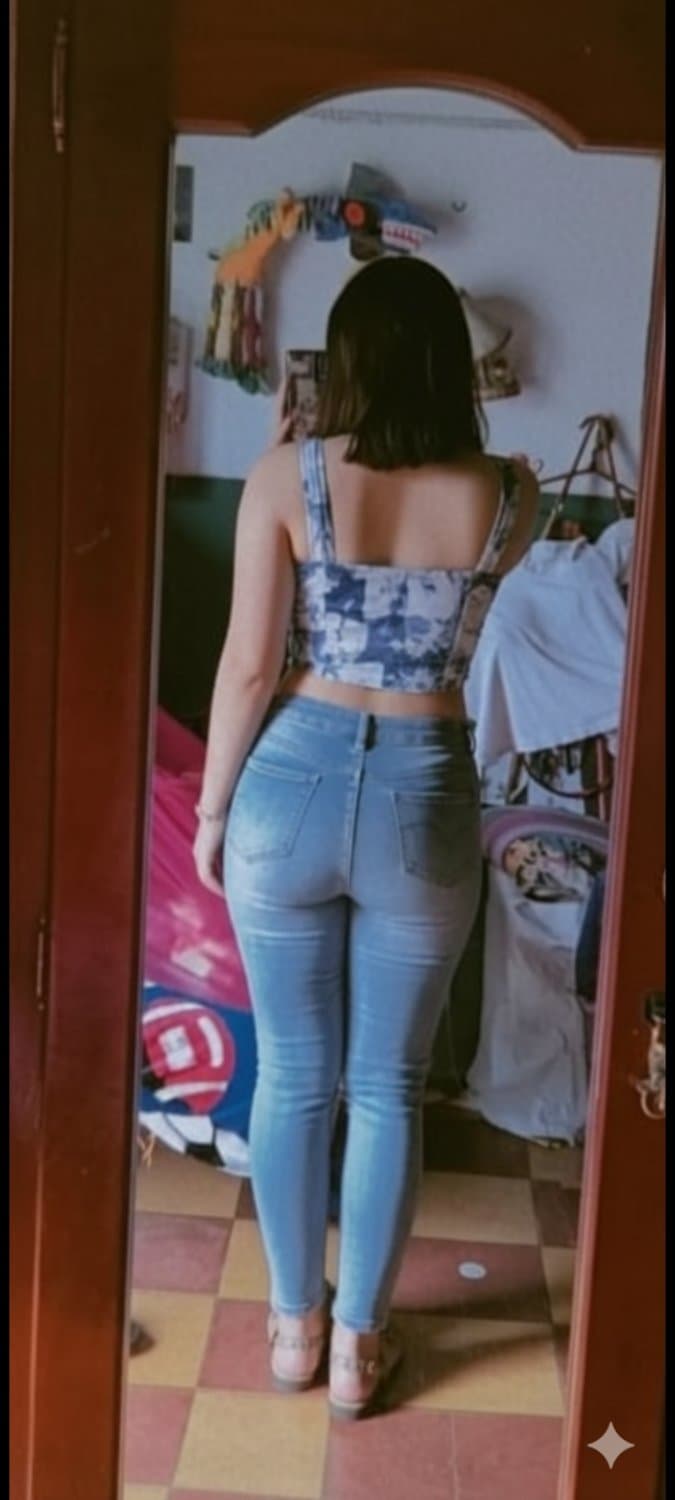 Culo de amigas en bikini por ia creado por ia