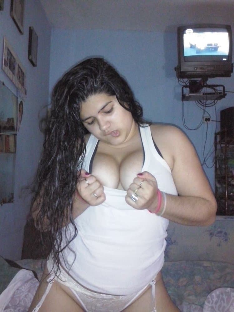Click to view full size Cin mostrando las tetas