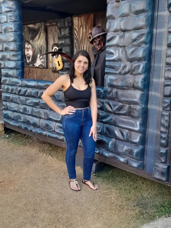 Click to view full size Fran casada