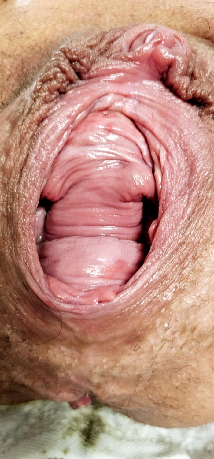 Sexy milf destroy her pussy & show cervix