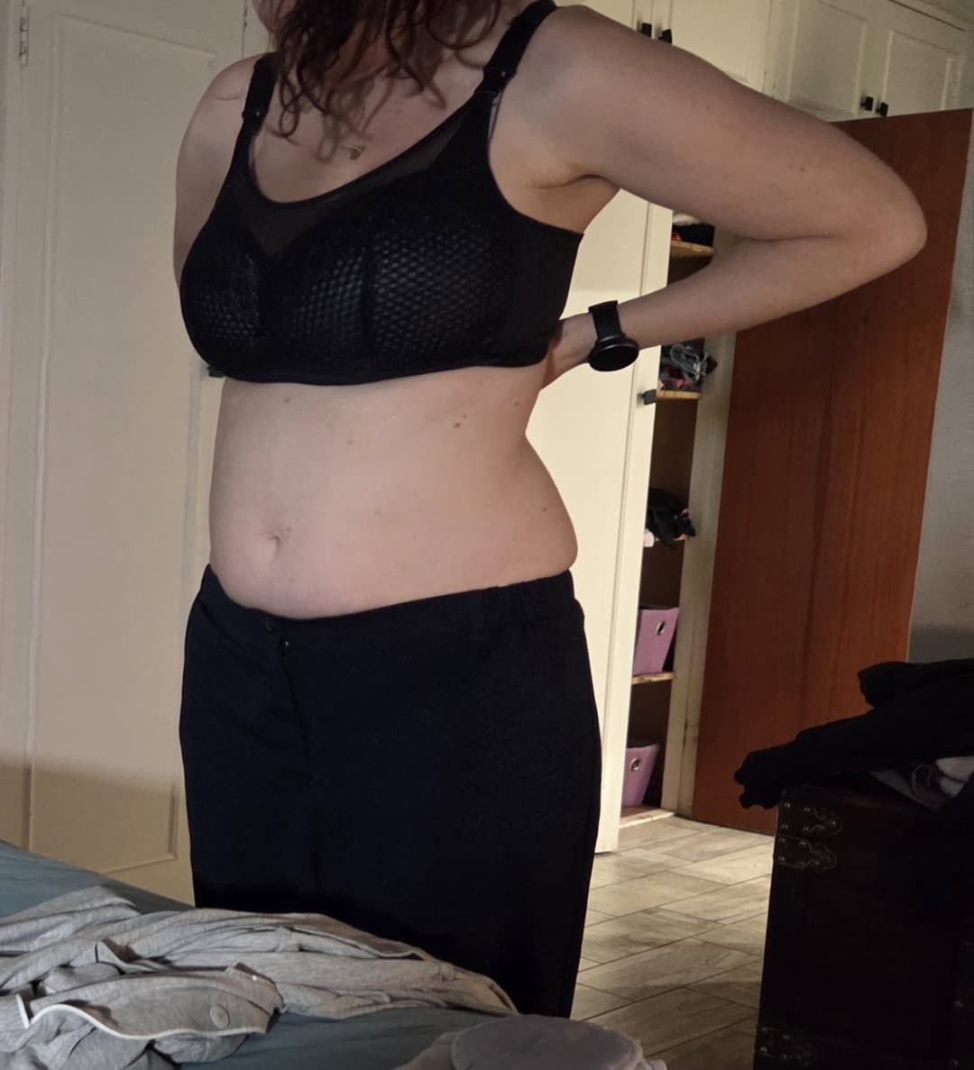 Spy wife in black to white bra with high ponytail