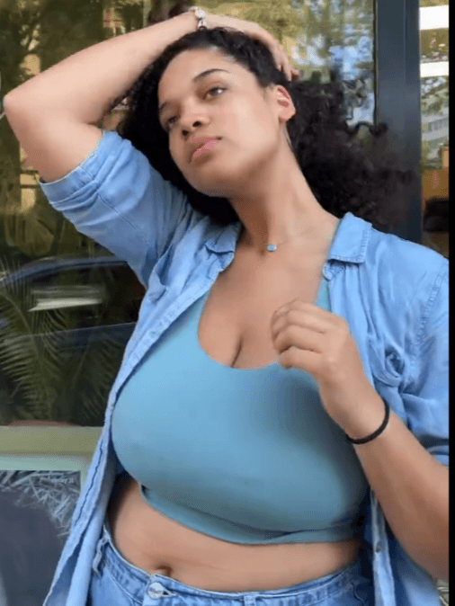 Nice tits sitting in tops 4❤️