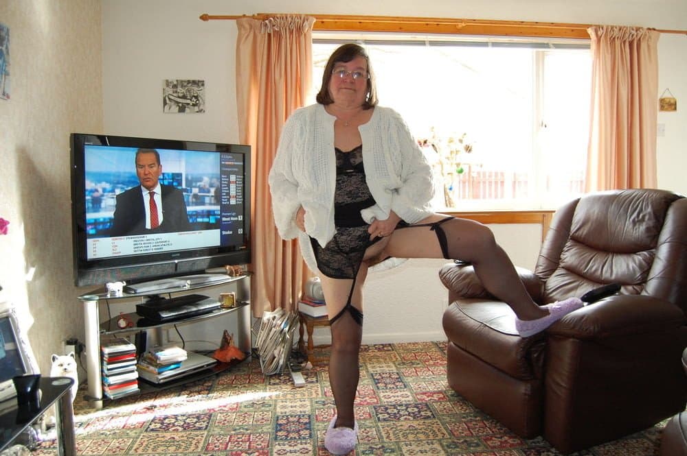 British Granny loves to spread wide for young men