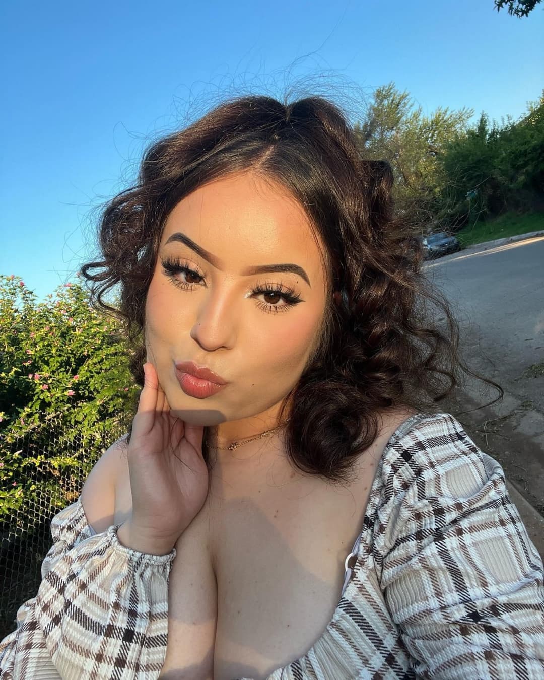 Sexy big titty Latina teen??????????????????????