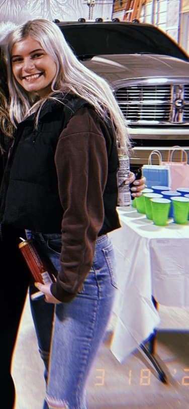 Hometown blonde knows how to shake her booty