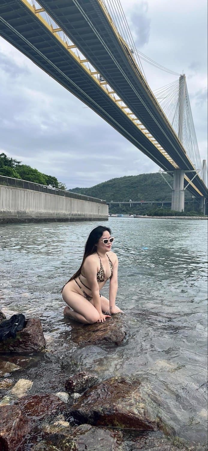 Click to view full size Phillipino in Hongkong