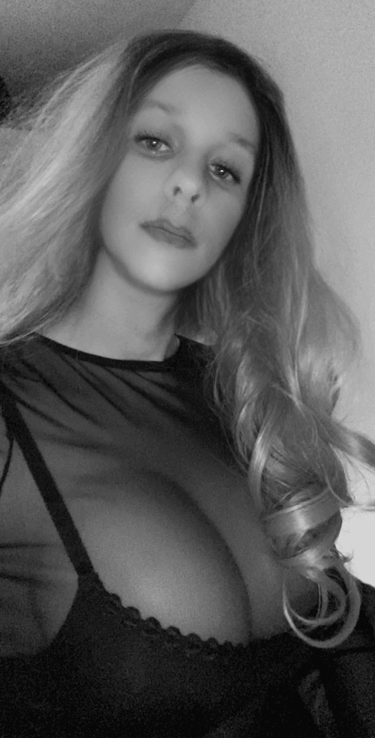 Sissy Emilia looking for a sugar Daddy/Mommy for feminization ?❤️??