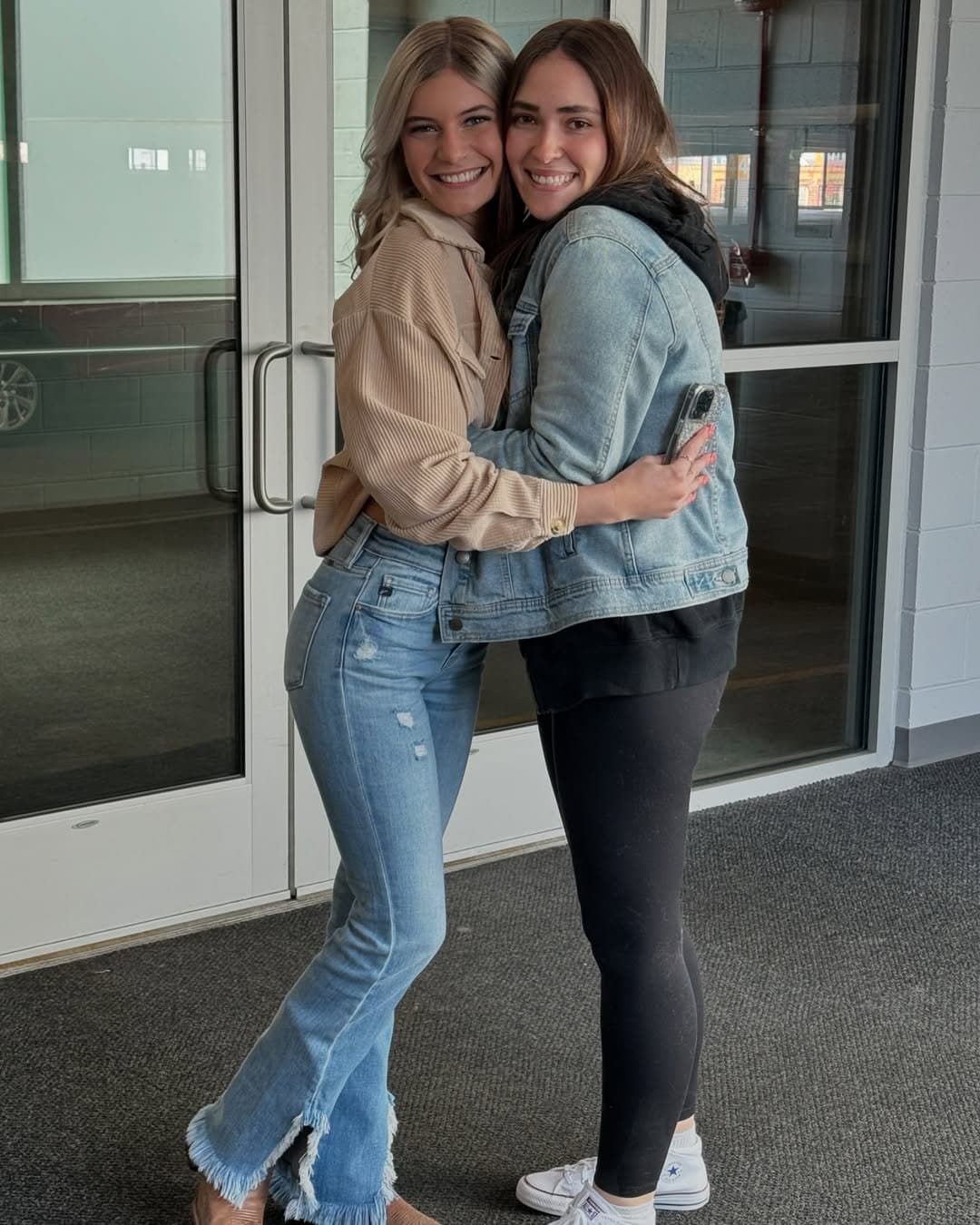 So jealous of this blonde smacking this ripped assholes hard cock on her face before sucking it good