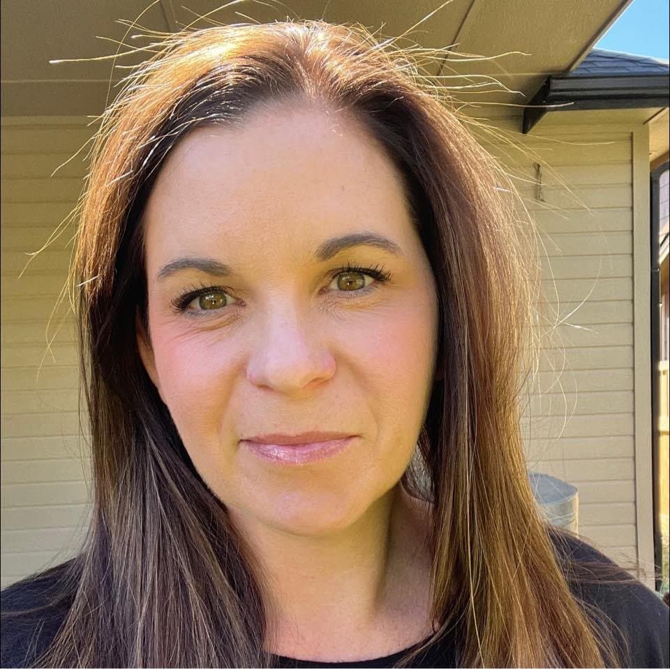 L0an 0fficer didn’t care that her big jiggly titties were on camera at Mardi Gras & neither do I