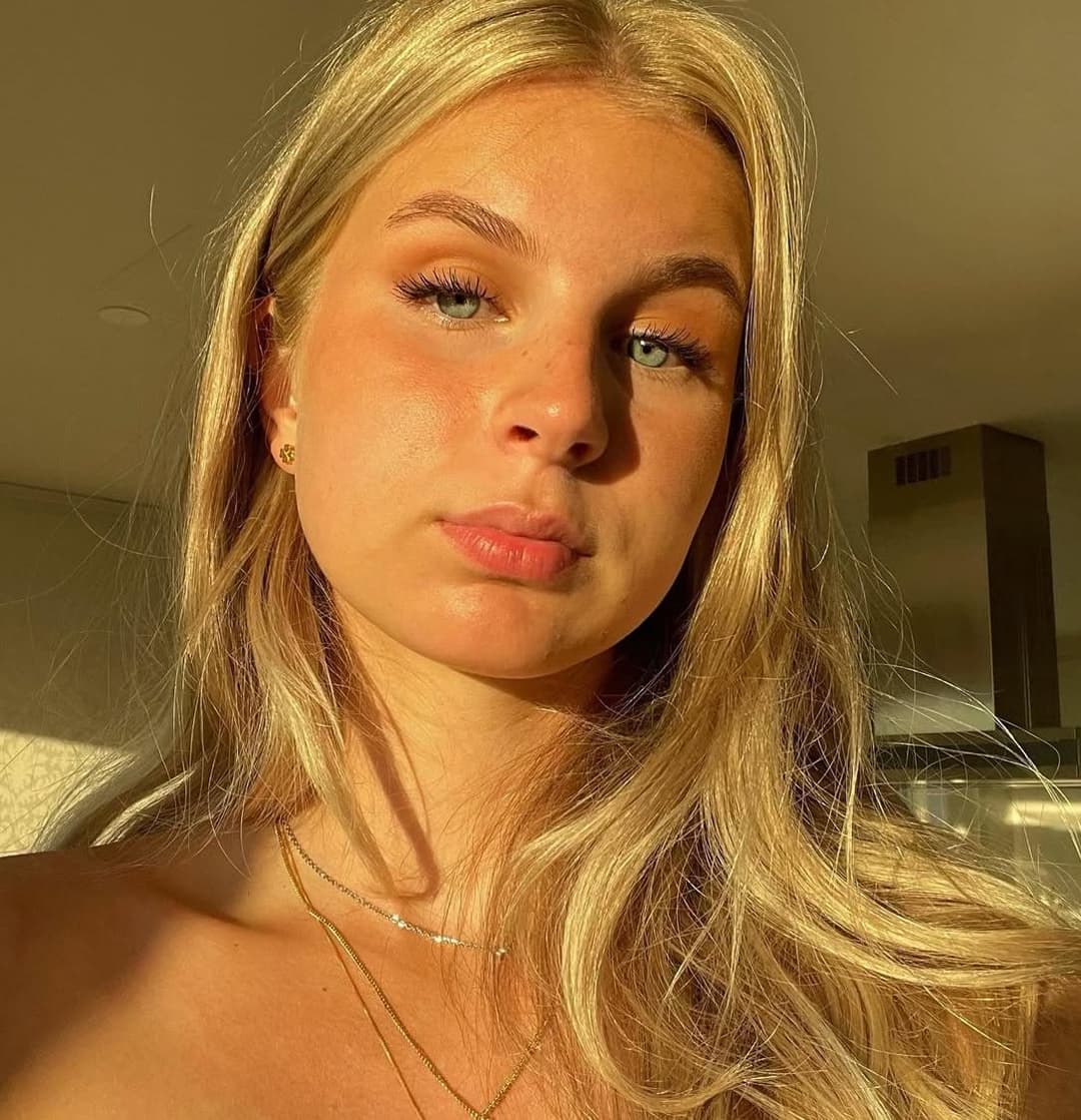 Swedish sexy blonde big tit big ass bikini girl